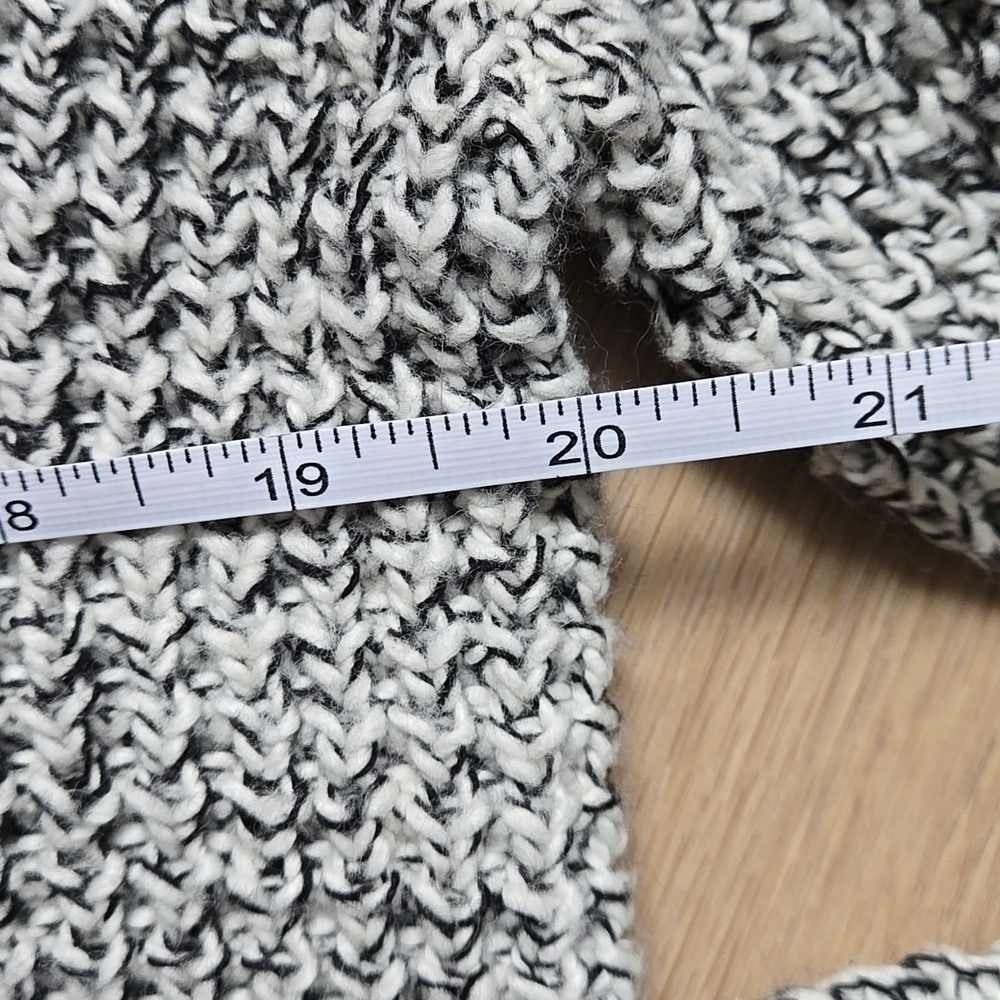 NWT ROOTS Snowy Fox Mock Neck Sweater size S - Picture 5 of 9